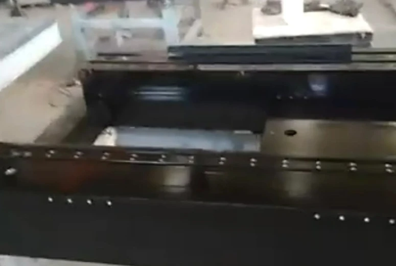 Ҷузъҳои грани бо сӯрохиҳо ва қисмҳои дохилшаванда